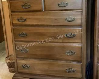2 matching dressers