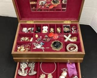 Vintage jewelry & MCM jewelry box