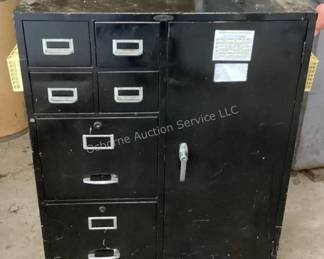 Storage cabinet