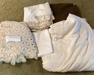 Vintage bedding / bedspreads / wool blanket