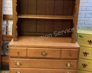 Dresser with hutch top