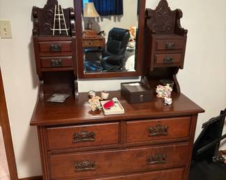 Ladies chest or dressing table--beautiful condition Victorian Walnut Scotland 1850s
