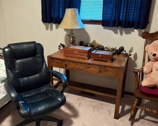 desk chair, small desk