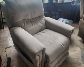 Tan lift chair w remote
Asking $200
Paid over $800