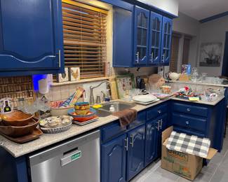 Packed kitchen 