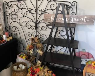 Decorative accessories and shelf