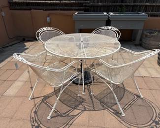 Vintage metal patio table and 4 chairs