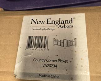 Vinyl corner picket fence - new