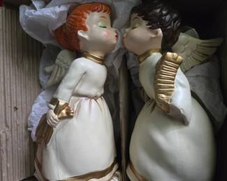 Vintage boy & girl kissing music box ceramics
