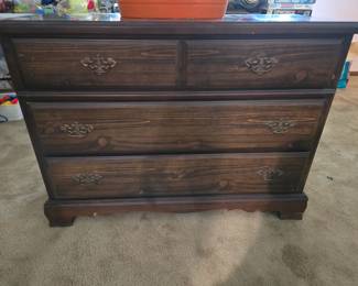 4 drawer dresser - Bassett