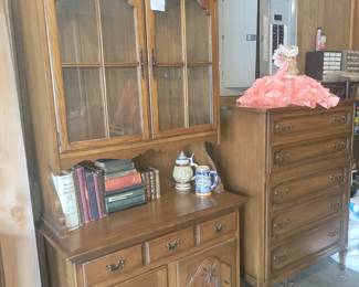 Penn Colony Broyhill Premier China cabinet