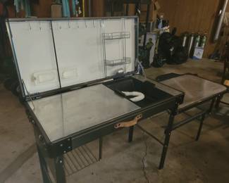 Folding camping table