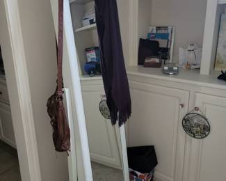 Standing mirror/jewelry holder