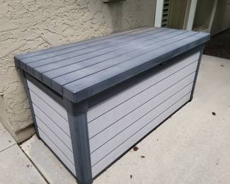 Outdoor storage box