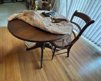 Nice Table with Porcelain Casters