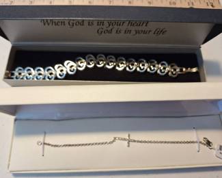 2 Bracelets Gods Heart and Cross
