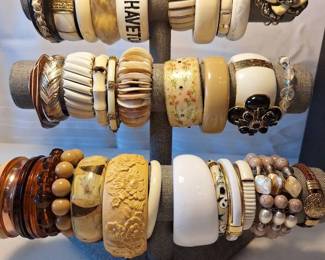 Cream Color Scheme Bangles