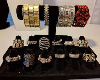 Elastic Rings and Bracelets