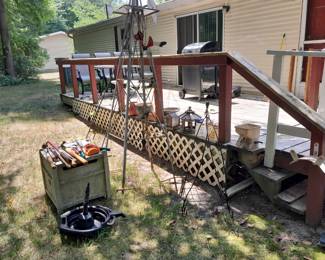 Yard tools and decor