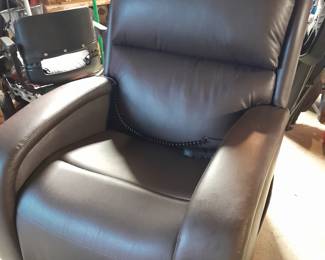 Lift and assist recliner