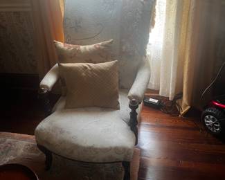 Antique roll back chair in excellence condition