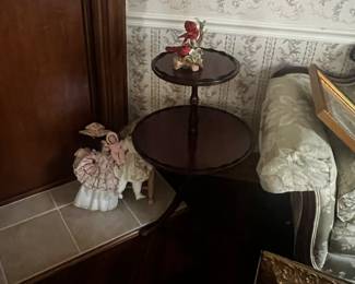 2 Pie crust tables