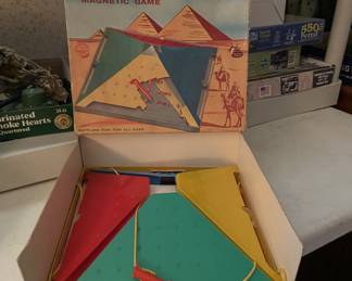 same Pyramid game, shows lid