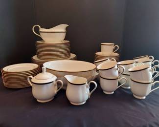  008 Lenox Urban Lights Fine China Set 71 Pieces Total