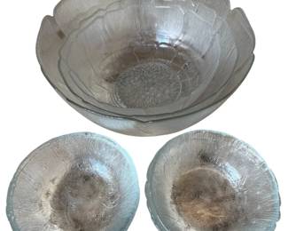 Various Sizes Of Glass Serving Bowls 