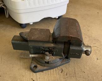Workshop bench vice