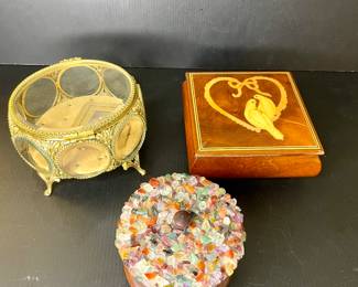 Music & trinket boxes vtg