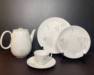 Crocus collection dinnerware set by Johann Haviland Bavaria vtg