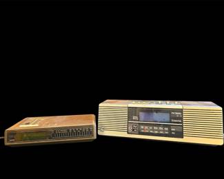 Vtg. Magnavox Nightstand AM/FM Radio Digital alarm Clock and GE Clock Radio 1978 AM FM Clock Radio