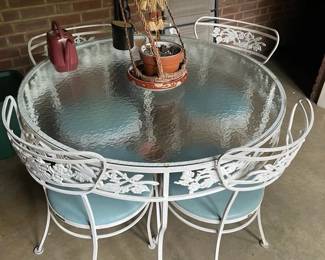 Round Patio Table and Chair