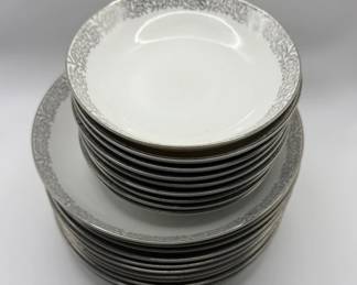 Lot 20 Bowls Salad Bowls And Dessert Bowls
