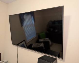 Vizio E70-F3 Flatscreen tv