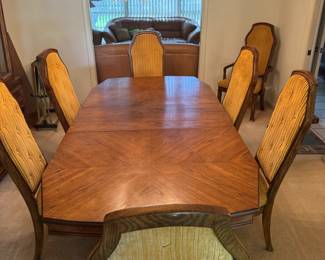 Gorgeous vintage dining table - 8 chairs, including 2 armchairs, and 2 table extensions