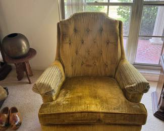 Set of gold velvet Armchairs