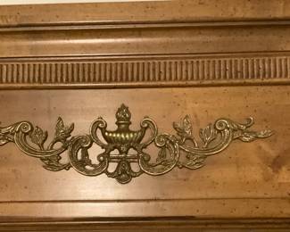 The beautiful design on the headboard.
