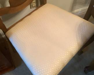 Showing the upholstery on dining chairs. It is 6 of them. They are by Bassett. Chairs measure: 41 1/4” tall from floor to top of chairs, seats measure: 17 1/2” seat. Price for dining table and 6 chairs is: 425.00