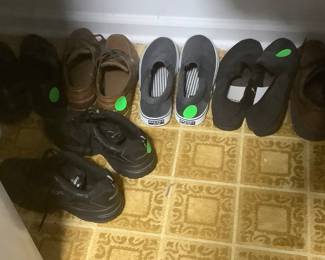 Lots of men’s shoes. Name brands. Look like they have never been worn.