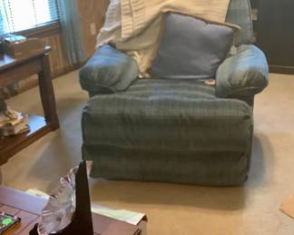 Other recliner in couch. Matches the sofa. Measures: 40” wide x 18” tall. Price is 135.00