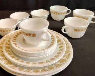Corelle And Pyrex Dinnerware Set 