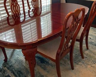  08 Stunning 5 piece Dining Set