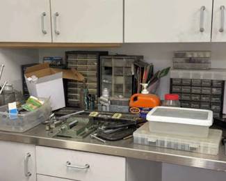 Pick The Tool Bench And Drawers