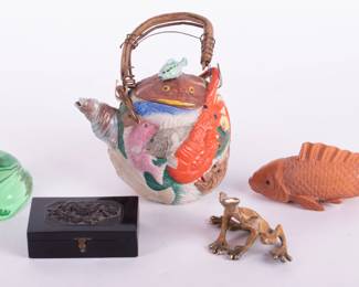 Lot 392 Japanese Teapot, box, frogs