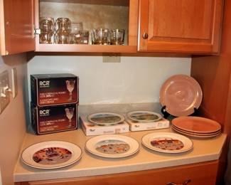 5 Villeroy & Boch Design Naif Plates, Russell Wright Plates, RCR Wine Glasses