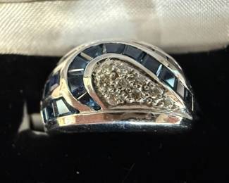 002 18K Diamond and Sapphire Ring