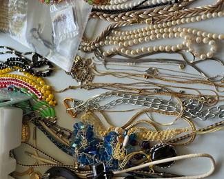 jewelry/costume jewelry