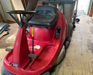 RIDING MOWER WITH ATTACHED BAGGER